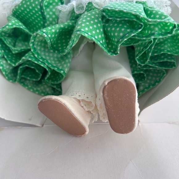 Vintage Dolls of All Nations Poland in original box. - Picture 9 of 11